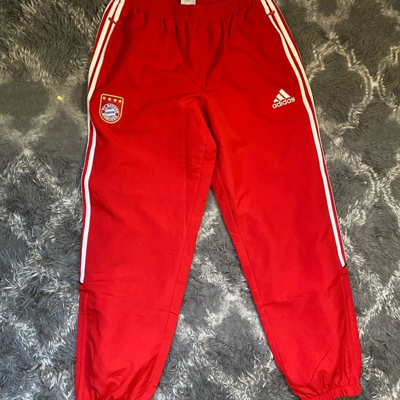 FC BAYERN FUTBALL/SOCCER PANTS - Picture 1 of 2